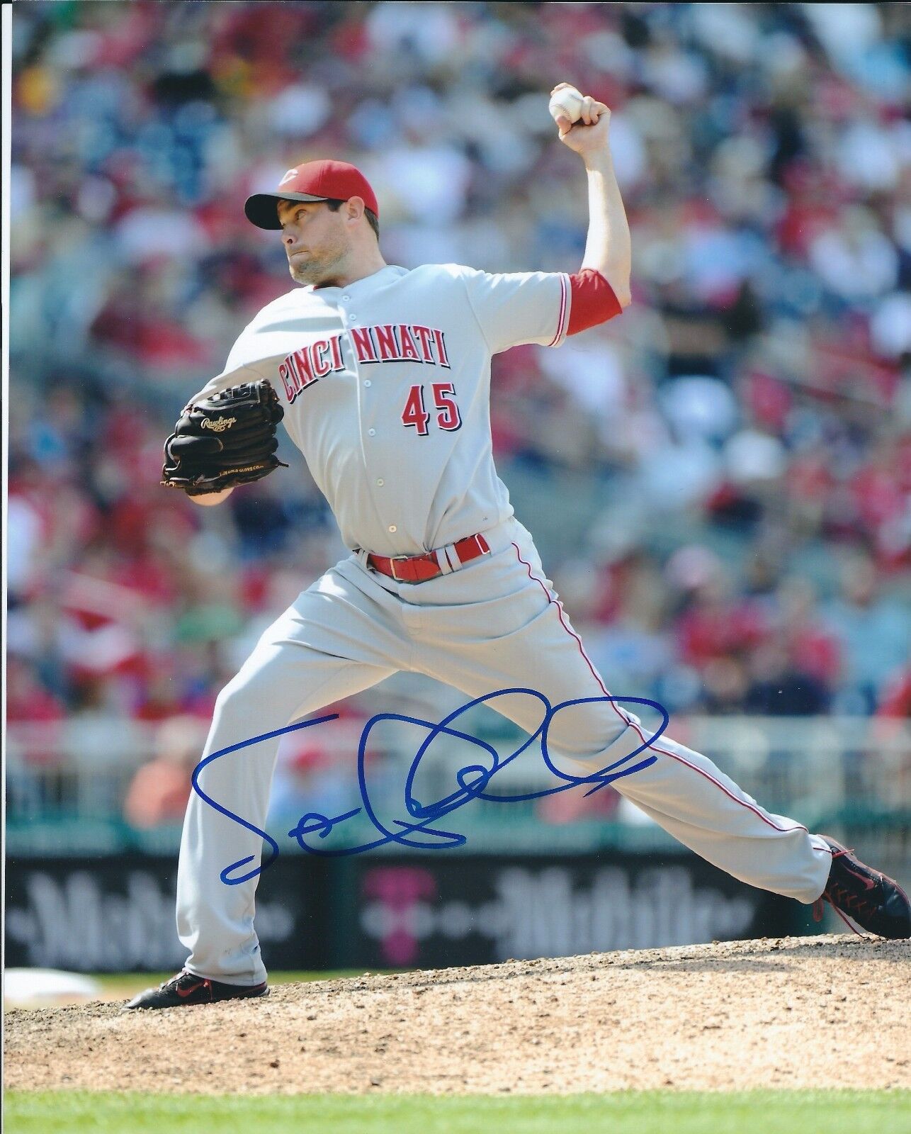 Autographed SEAN MARSHALL 8x10 Cincinnati Reds Photo Poster painting - COA