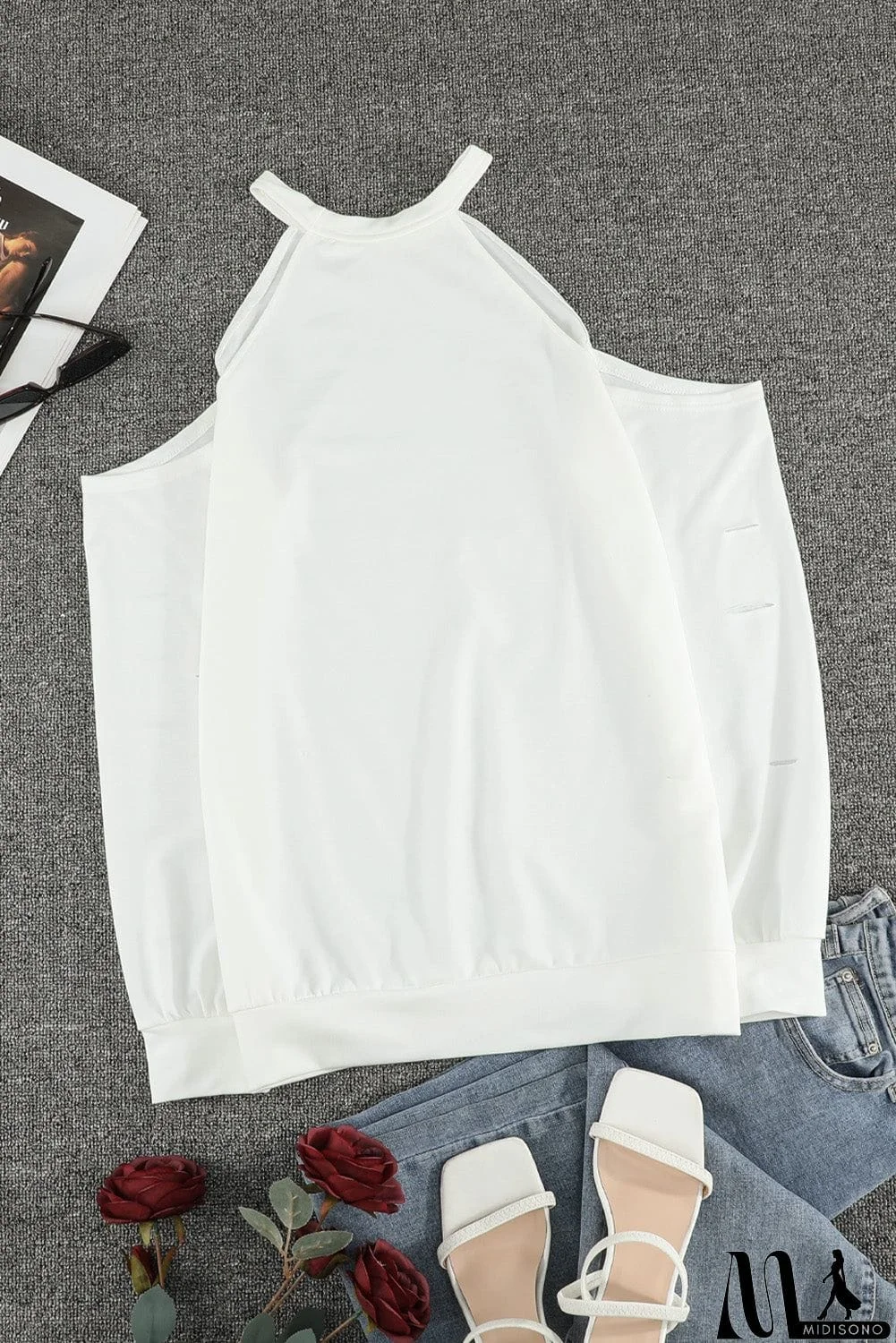 MidiSono - Out Off-the-shoulder Long Sleeve T-shirt