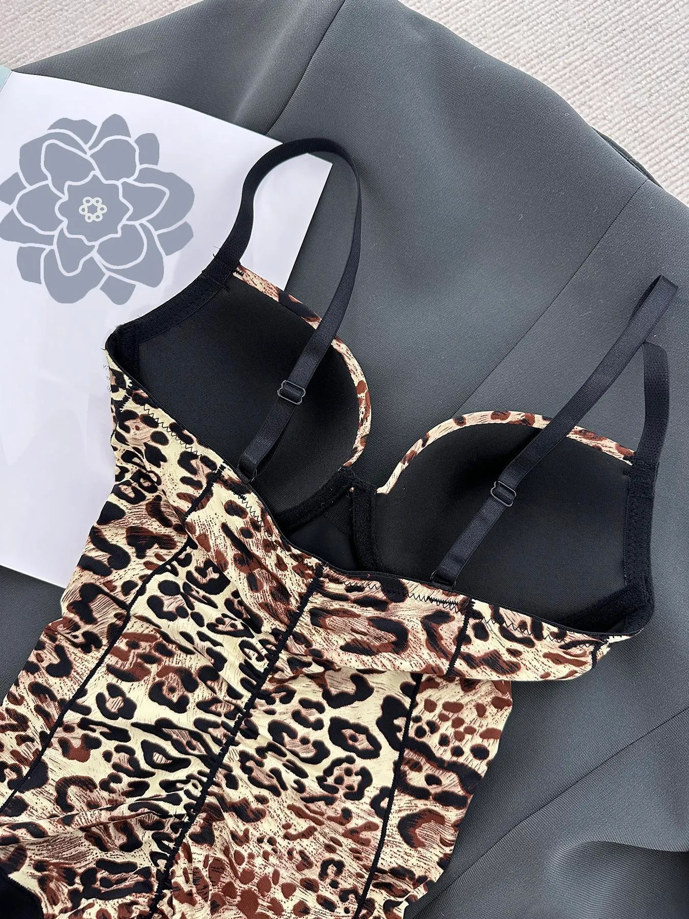 Stylish Leopard Print Cami Bra for All Seasons, Body Shaping Shapewear Bodysuit with Tight Fit, Casual Underwear for Layering and Stylish Leopard Print Cami Bra for All Seasons, Body Shaping Shapewear Bodysuit with Tight Fit, Casual Underwear for Layering and