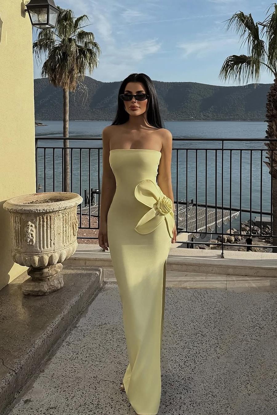 Lussooy Charming Strapless Daffodil Floral Applique Sleeveless Prom Dress with Split 