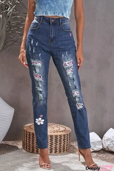 Distressed Buttoned Jeans with Pockets