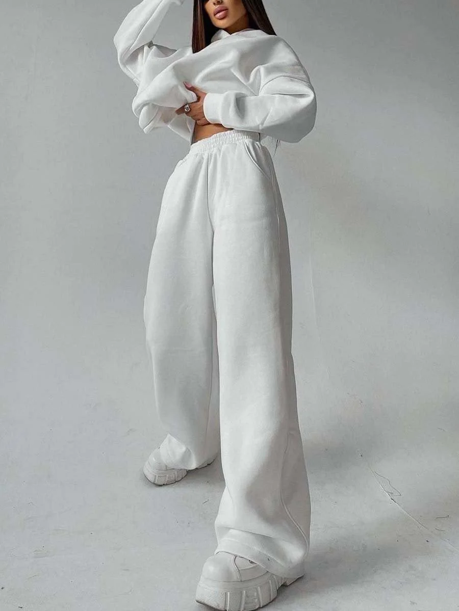 Two-piece suit of solid color hoodie with pockets and sweatpants