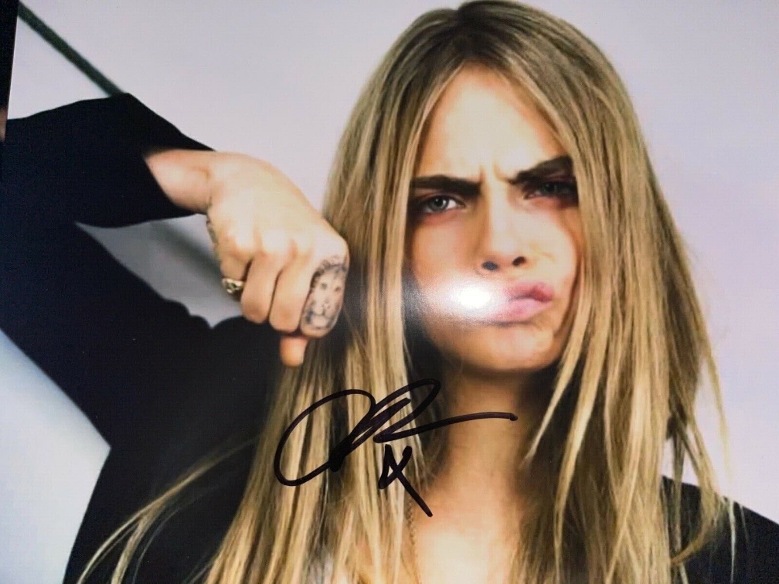 cara delevingne Signed 8 x10 Photo Poster painting sexy picture super duper hot hott