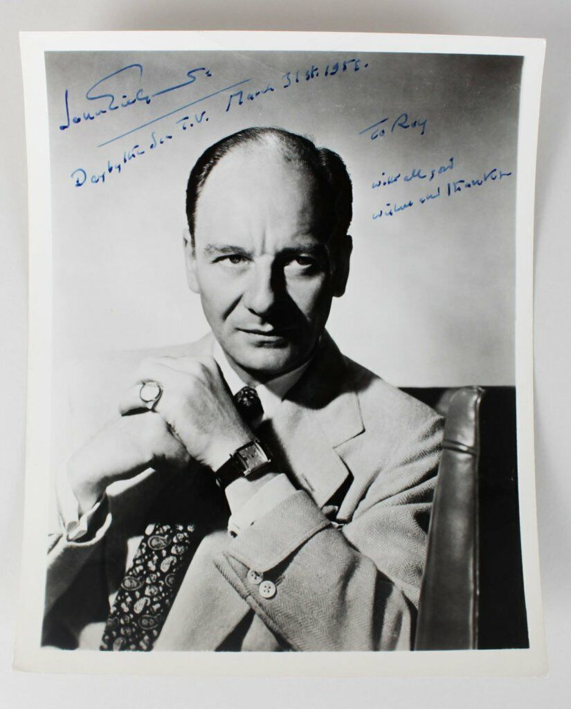 John Gielgud Signed Photo Poster painting 8x10 - COA JSA