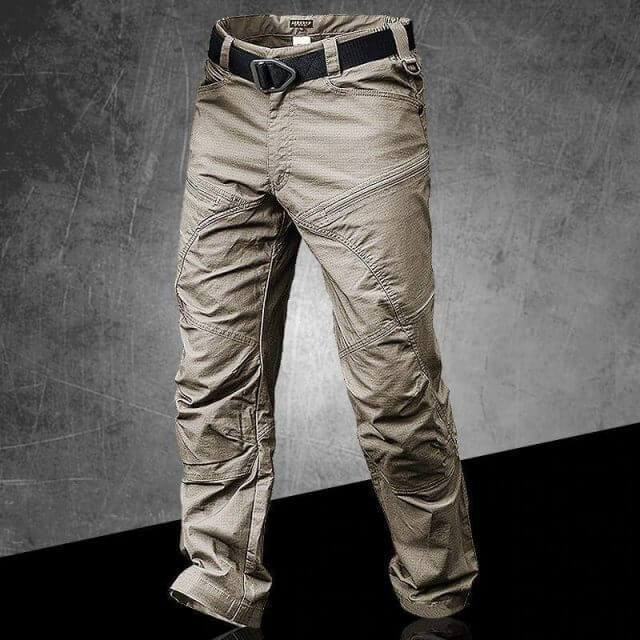 Pantaloni impermeabili all\'aperto