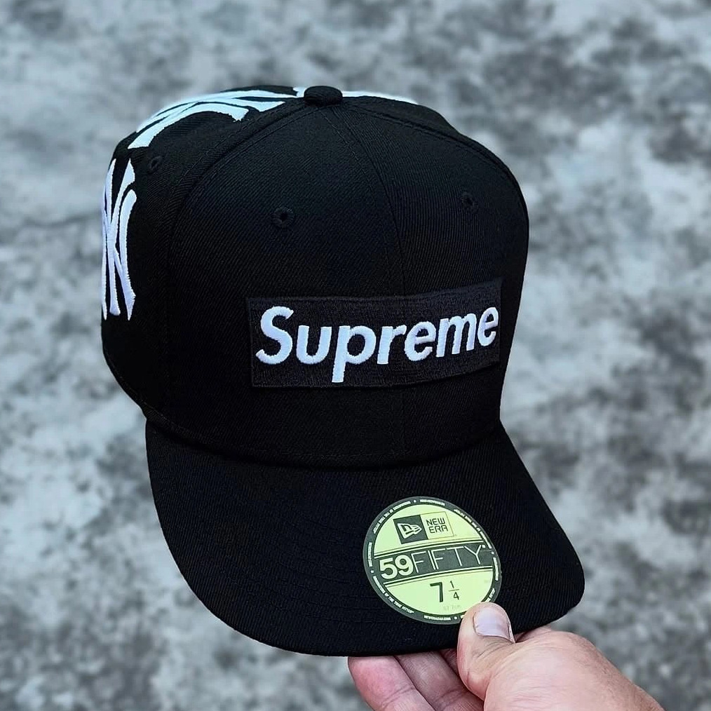 NEW ERA X SUPREME NEW YORK YANKEES EMBROIDERED CASUAL BASEBALL CAP