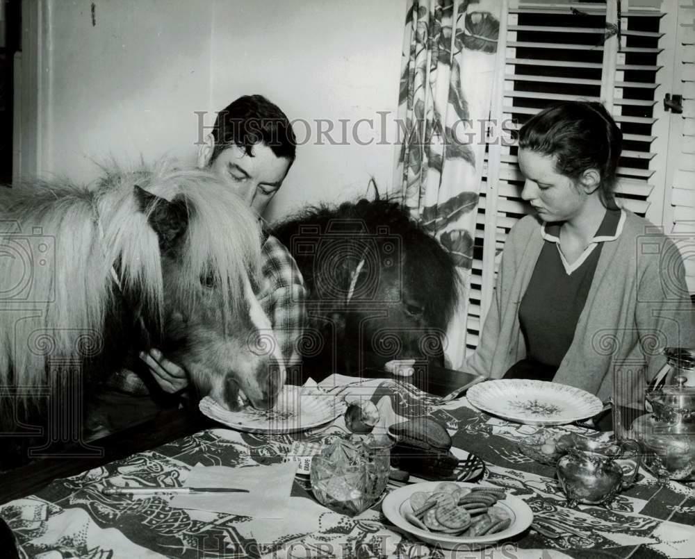 Press Photo Poster painting Mr. Parker and Daughter Gail Feeding Ponies at Dinner Table