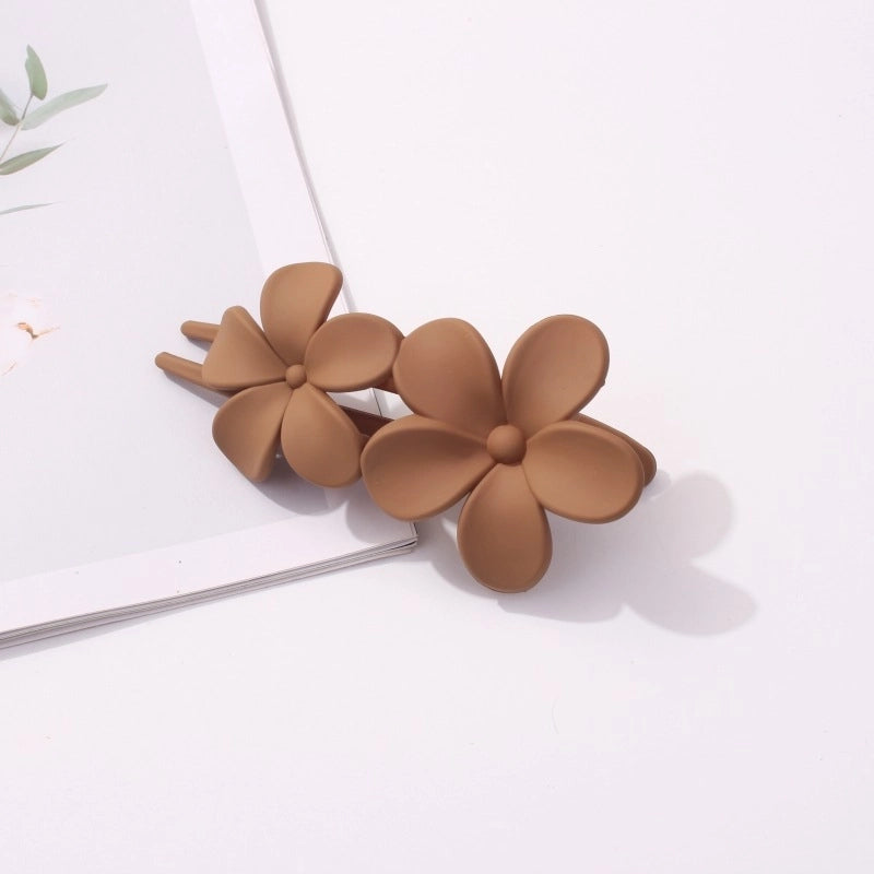 Minimalist Solid Color Flower Plastic Hair Clip