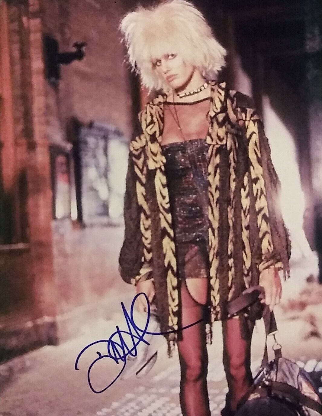 Daryl Hannah signed 8 x 10