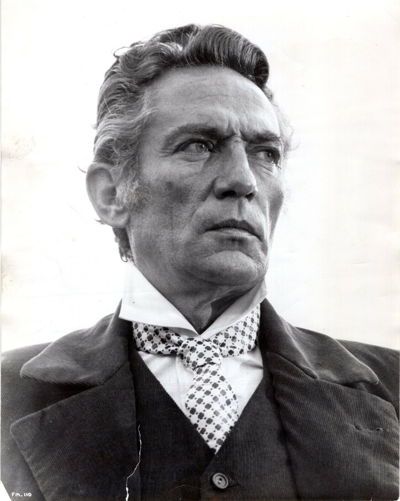 PETER FINCH Actor FAR FROM THE MADDING CROWD Vintage 8x10 Promo News Photo Poster painting 1968