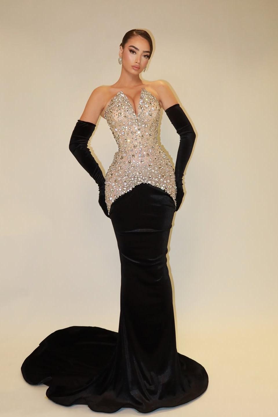 Lussooy Stunning Sleeveless V Neck Beaded Mermaid Sweep Prom Dress with  Gloves 