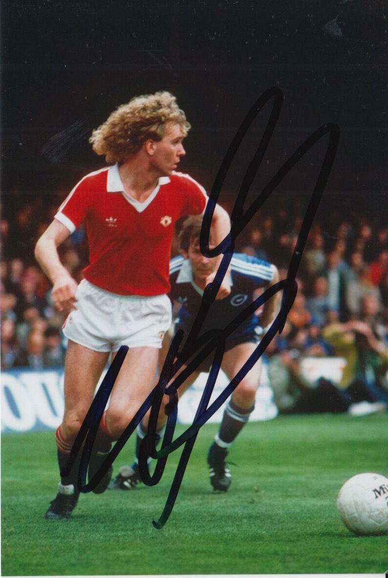 MANCHESTER UNITED HAND SIGNED SCOTT MCGARVEY 6X4 Photo Poster painting 3.