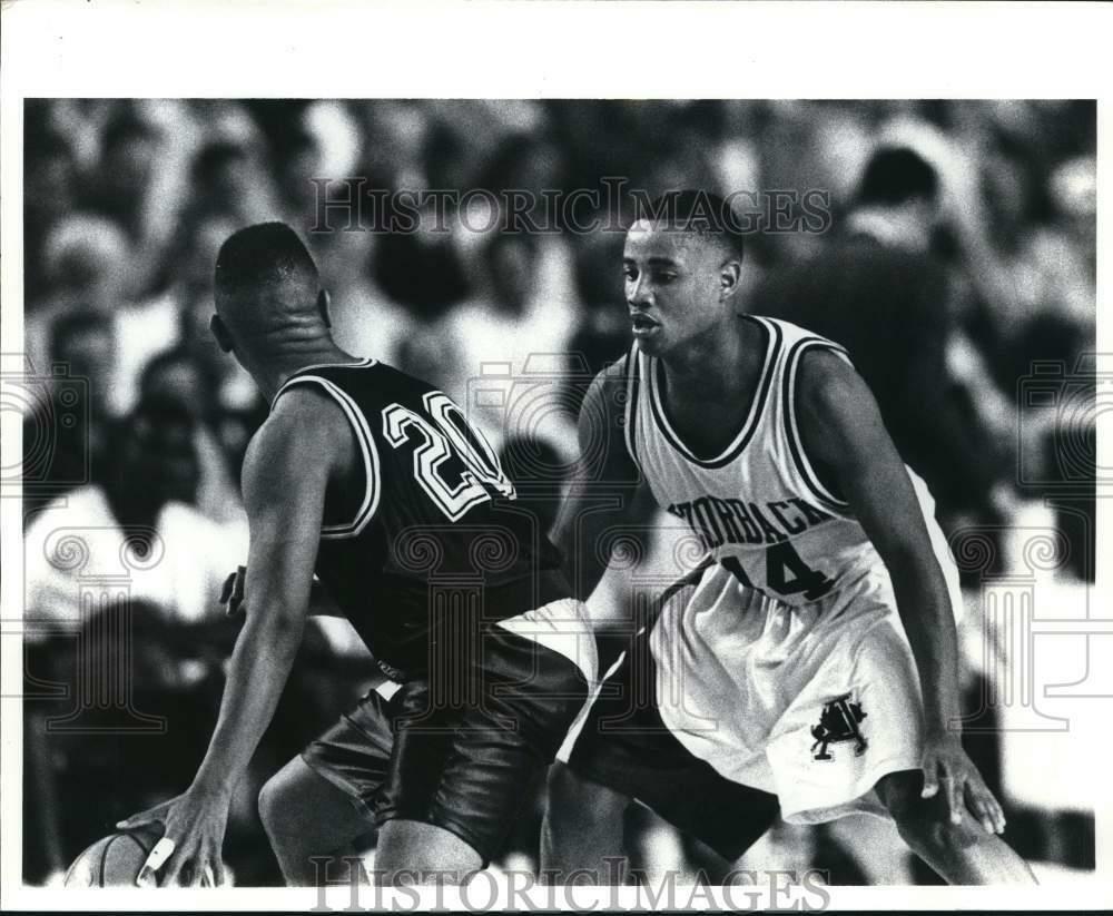 Press Photo Poster painting Arkansas Razorbacks' Corey Beck, In Action On the Court