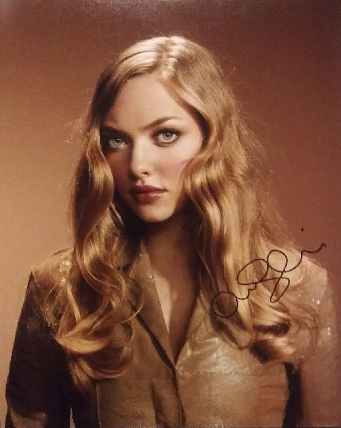 Amanda Seyfried signed 8x10