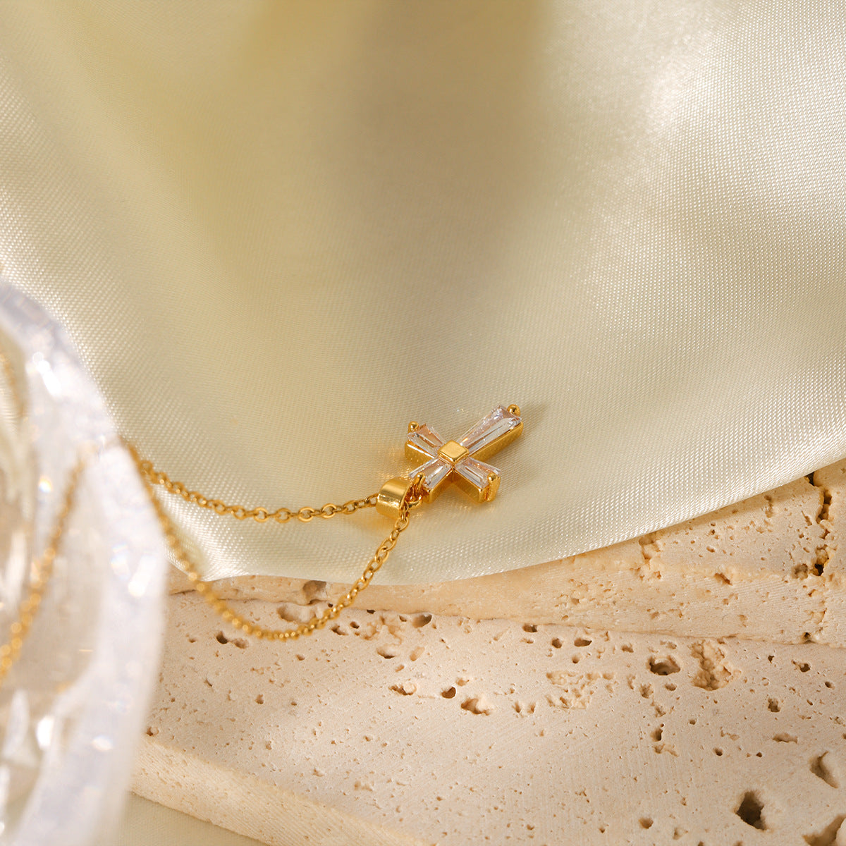 18K Gold Stainless Steel Cross Inlaid Zircon Pendant Necklace Female Ins Titanium Steel Necklace