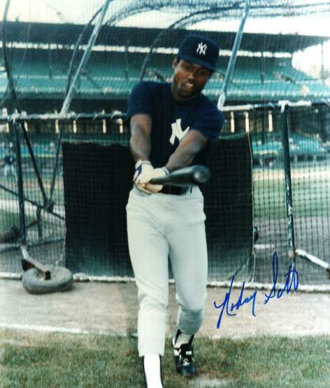 Signed 8x10 RODNEY SCOTT New York Yankees Photo Poster painting - COA