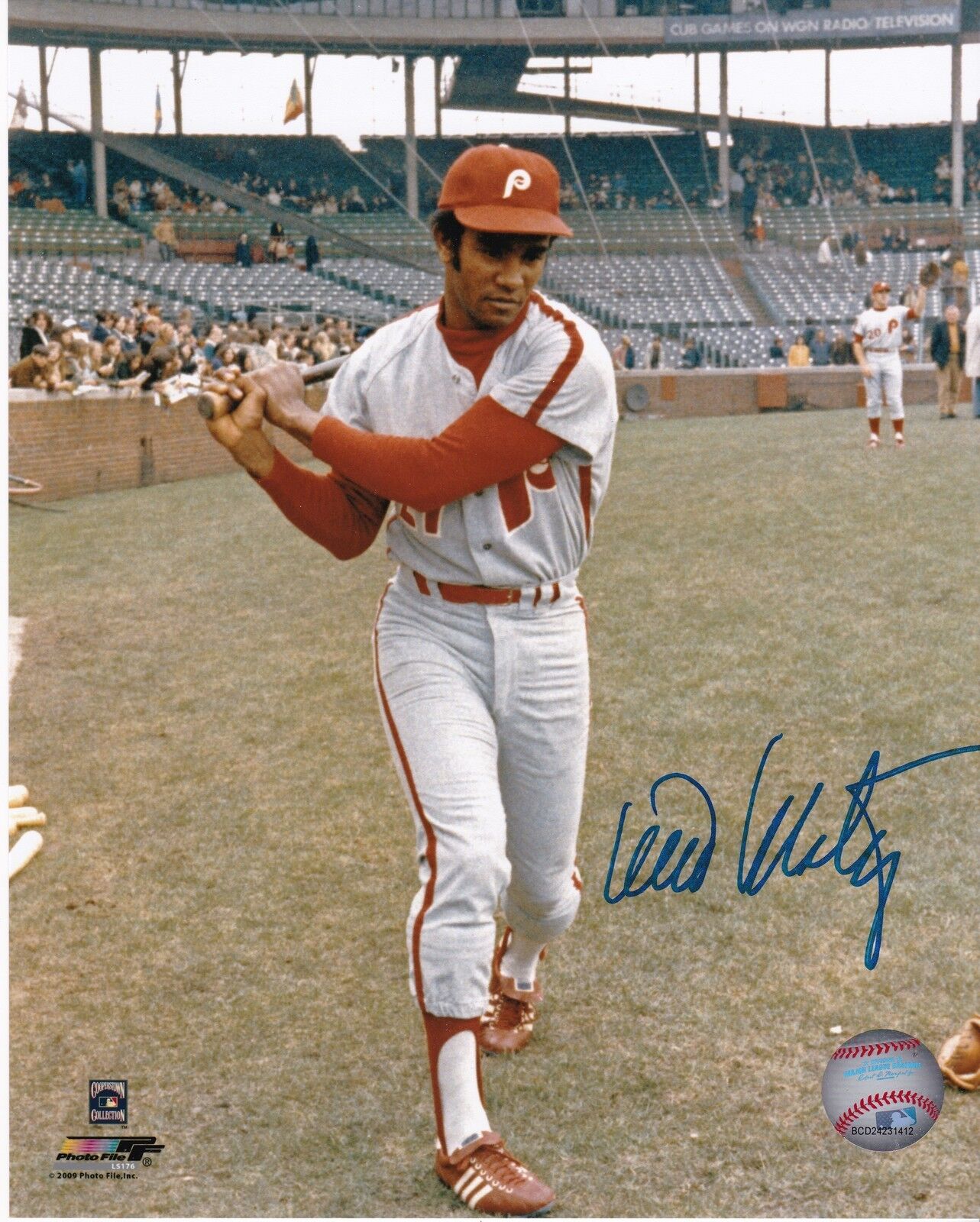 WILLIE MONTANEZ PHILADEPHIA PHILLIES ACTION SIGNED 8x10