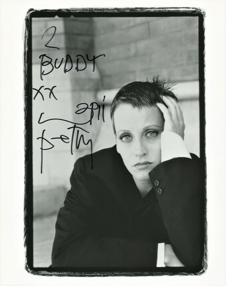 LORI PETTY Signed Photo Poster painting