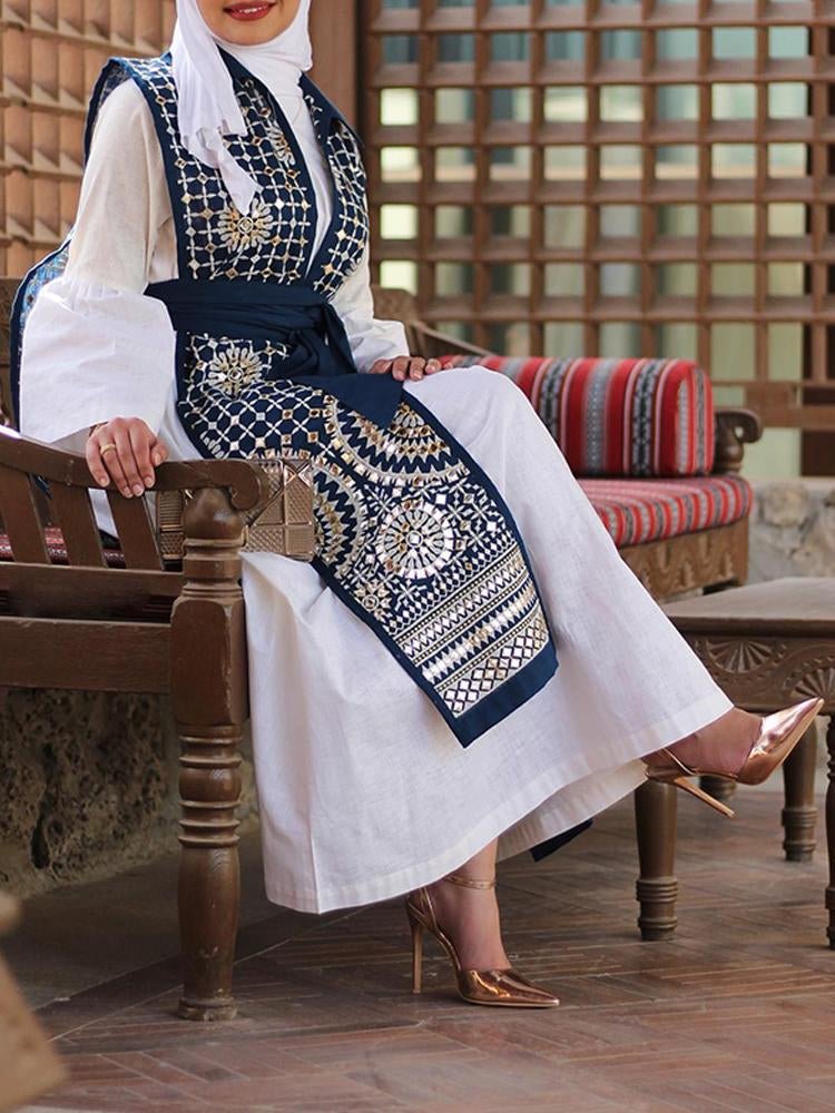 Simple white dress with blue pattern printed cloak فساتين