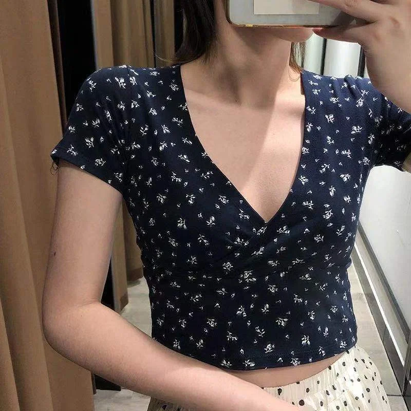 Uveng Uveng New Floral Short Crop Temperament Jacket Female Summer Slim Show Thin V-Neck Short-Sleeved Korean Version T-Shirt Female Tide