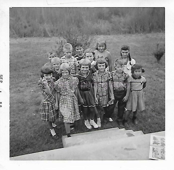 FOUND Photo Poster paintingGRAPH Black and White BUNCH OF KIDS Original 1950's CHILDREN 112 30 P