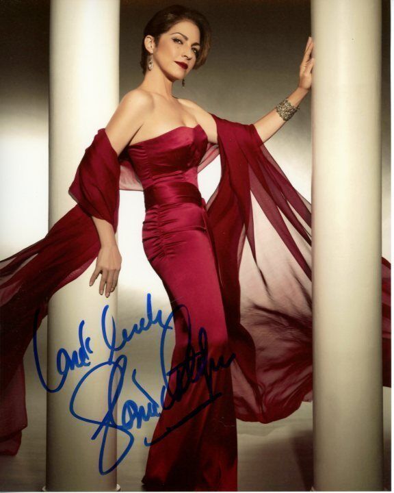 GLORIA ESTEFAN signed autographed Photo Poster painting