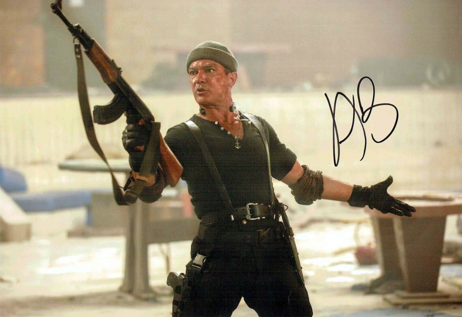 Antonio BANDERAS SIGNED Autograph 12x8 Photo Poster painting AFTAL The Expendables Actor