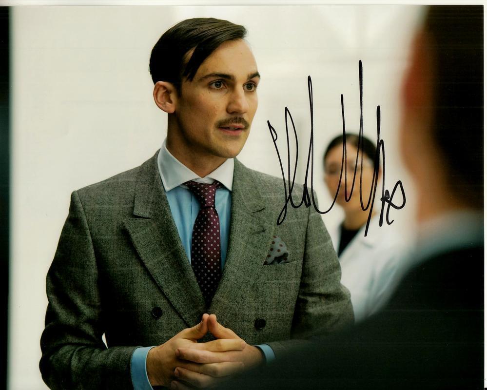 HENRY LLOYD-HUGHES hand-signed NOW YOU SEE ME 8x10 w/ uacc rd coa IN-PERSON