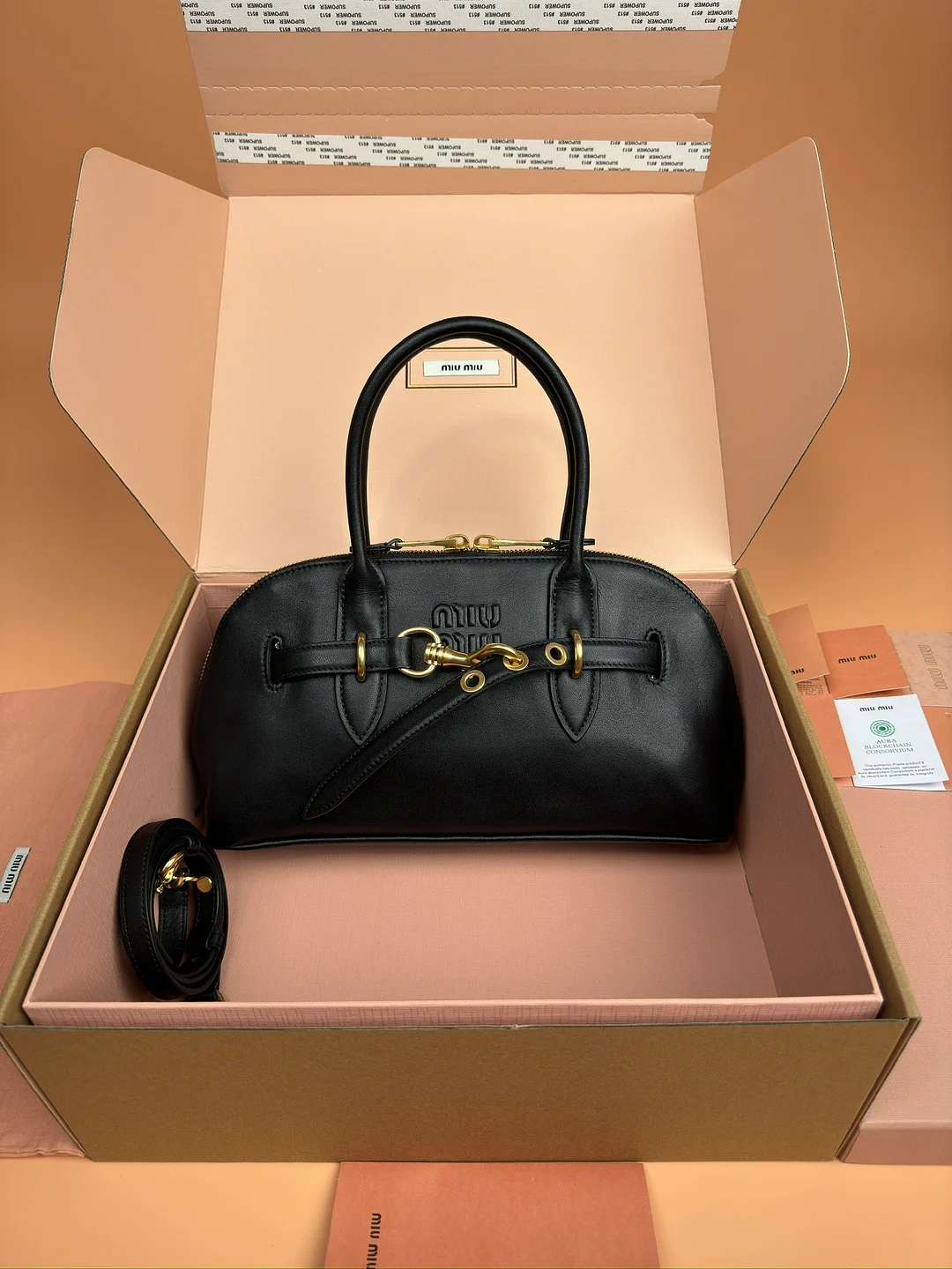 miumiu  Aventure Nappa 