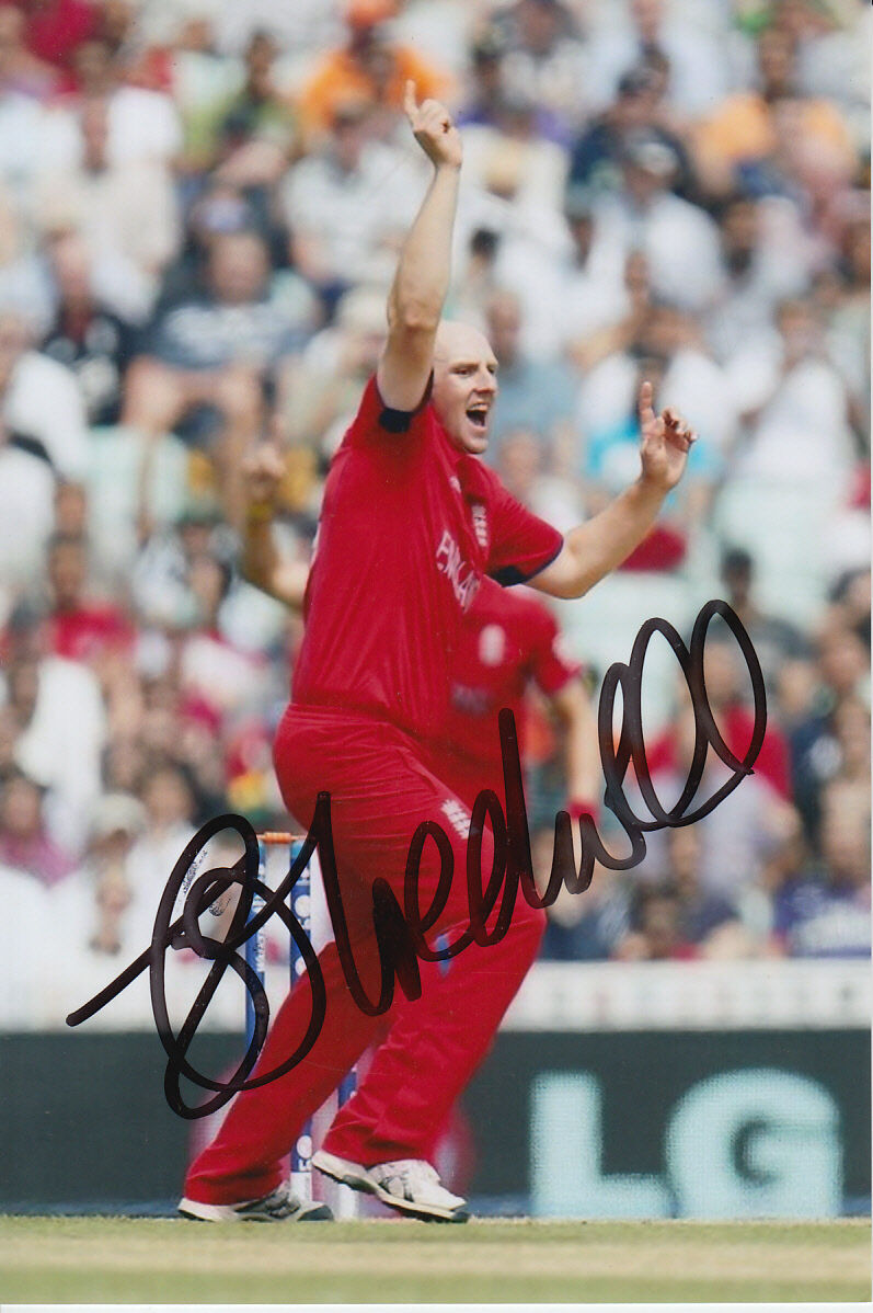 ENGLAND CRICKET HAND SIGNED JAMES TREDWELL 6X4 Photo Poster painting 1.