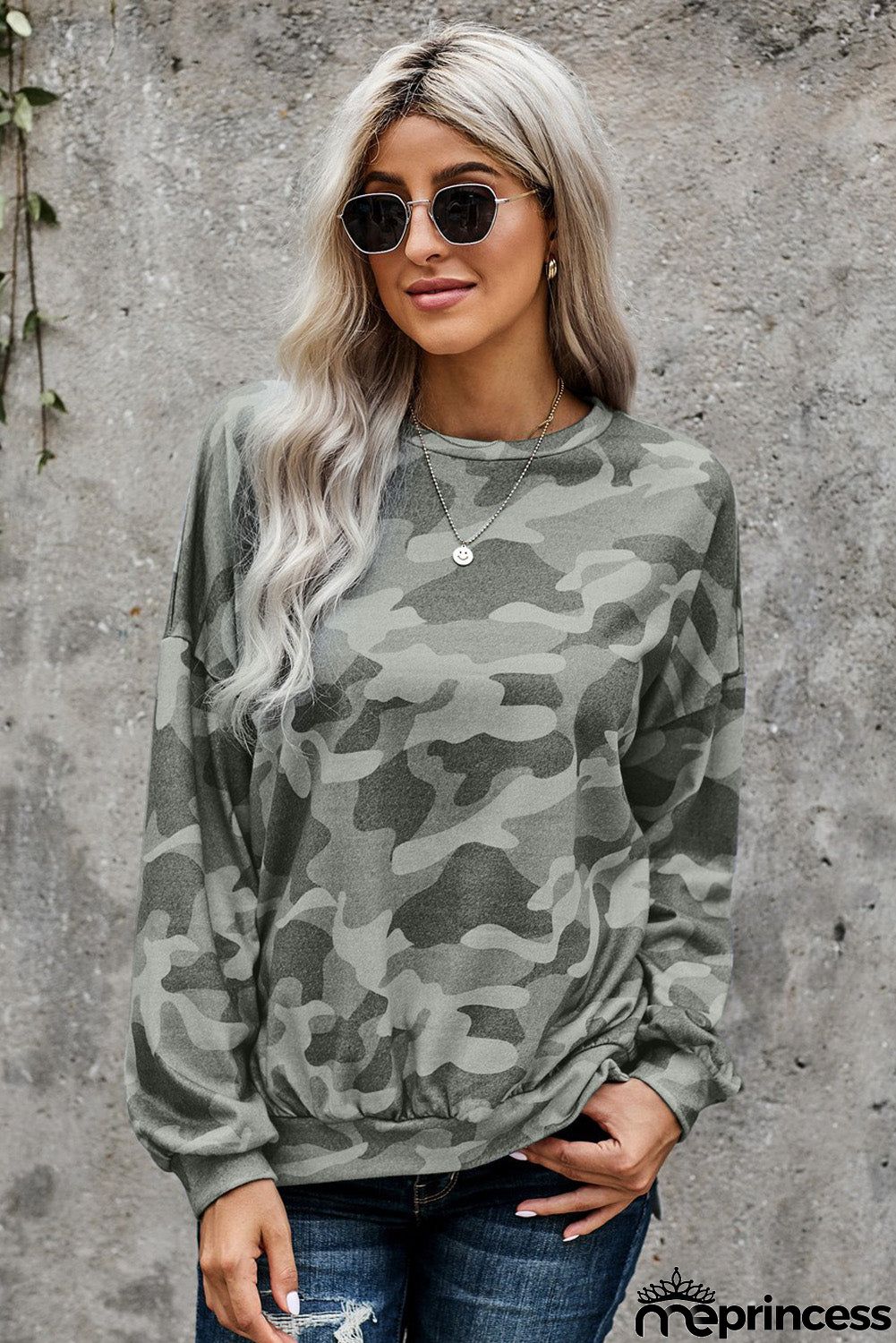 High-low Edge Camo Print Sweatshirt