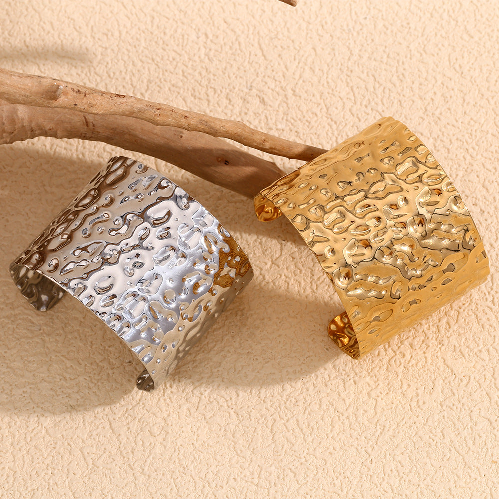 Small And Versatile Cold Hand Jewelry Stainless Steel Plated 18K Gold Large Wide Irregular Hammer Pattern Bracelet For Women