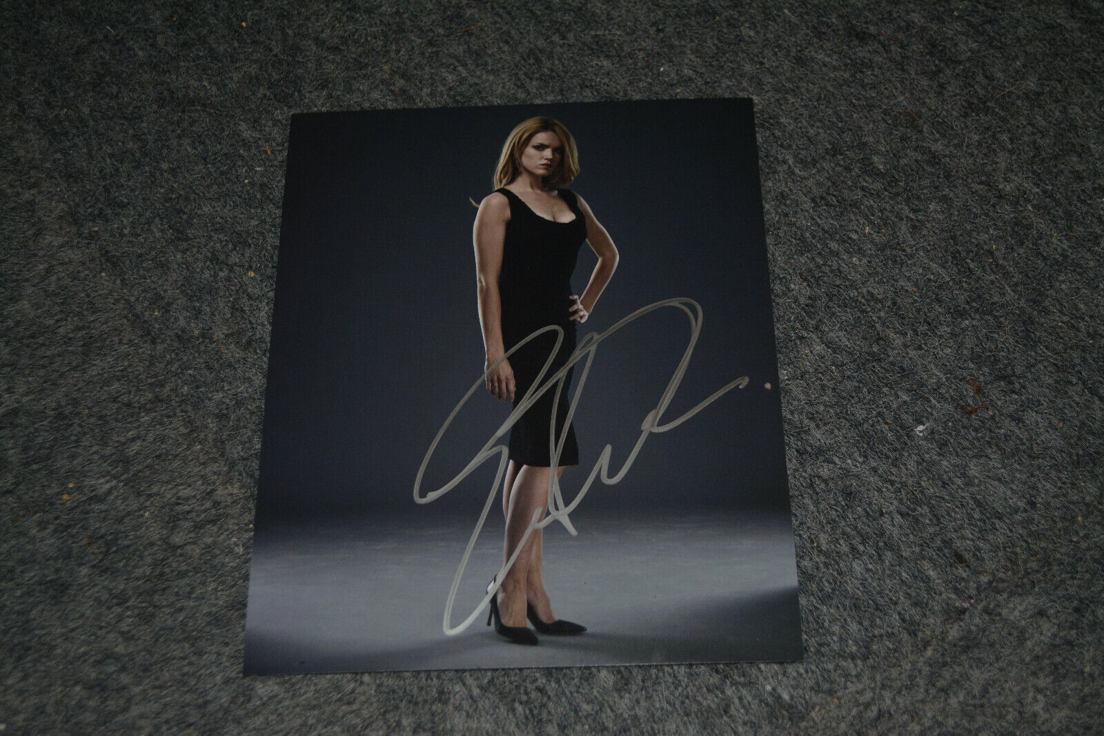 ERIN RICHARDS signed autograph In Person 8x10 20x25 cm GOTHAM