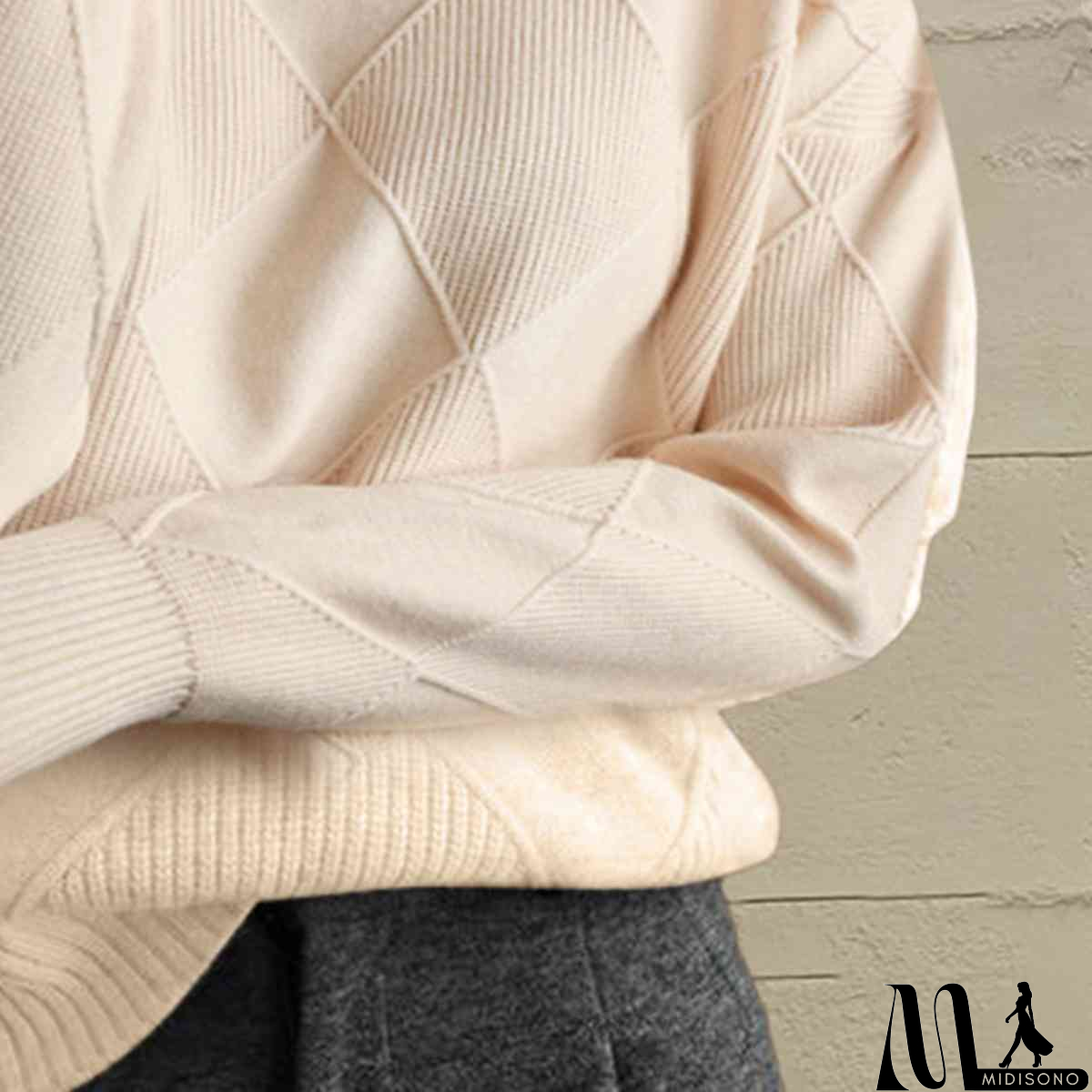 MidiSono - Versatile and Comfortable Sweater