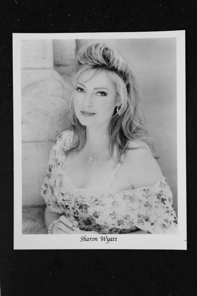 Sharon Wyatt - 8x10 Headshot Photo Poster painting w/ Resume - General Hospital