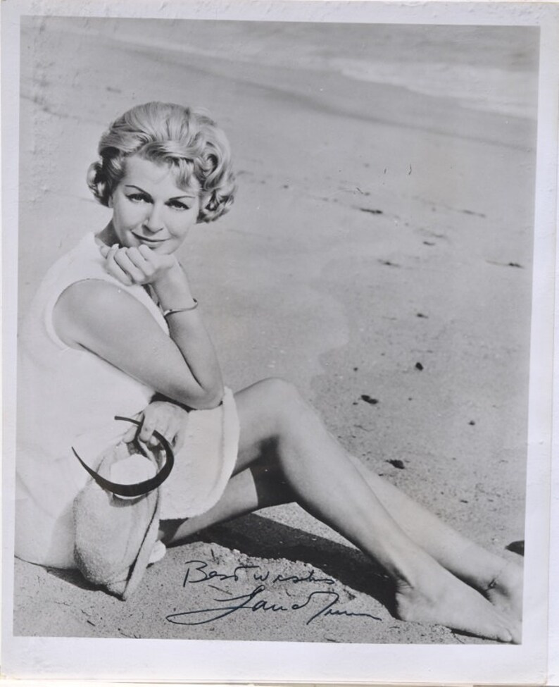 LANA TURNER SIGNED Autographed Photo Poster painting wcoa