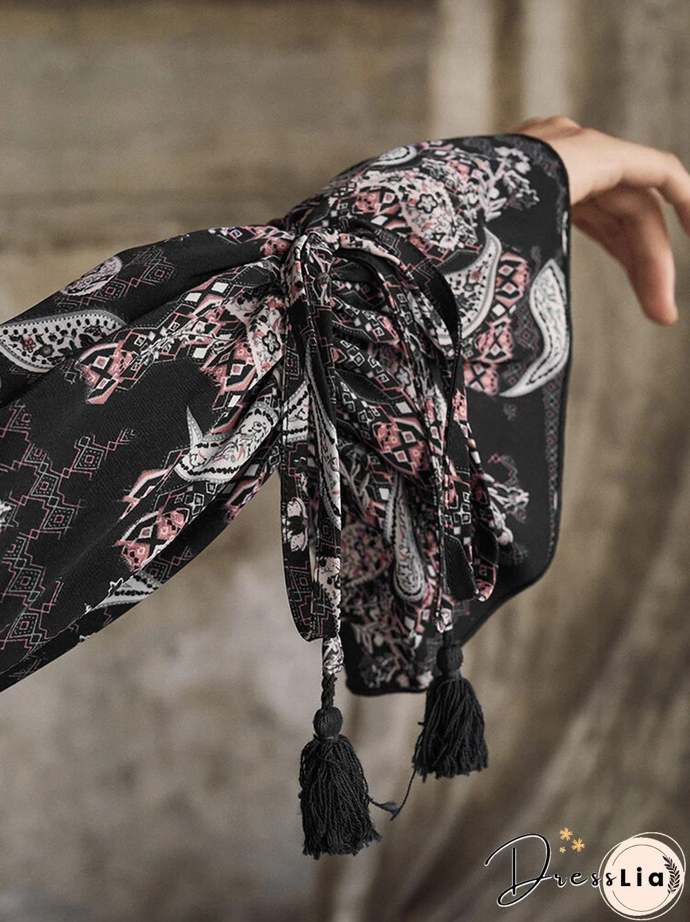 Random Vintage Paisley Print Long Sleeve Tie V-neck Dress