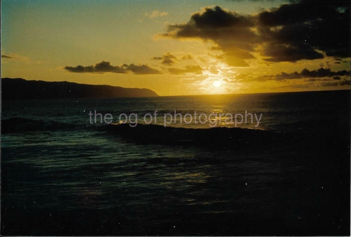 Hawaiian Waters FOUND Photo Poster painting Color HAWAII Original Snapshot VINTAGE 15 4 E