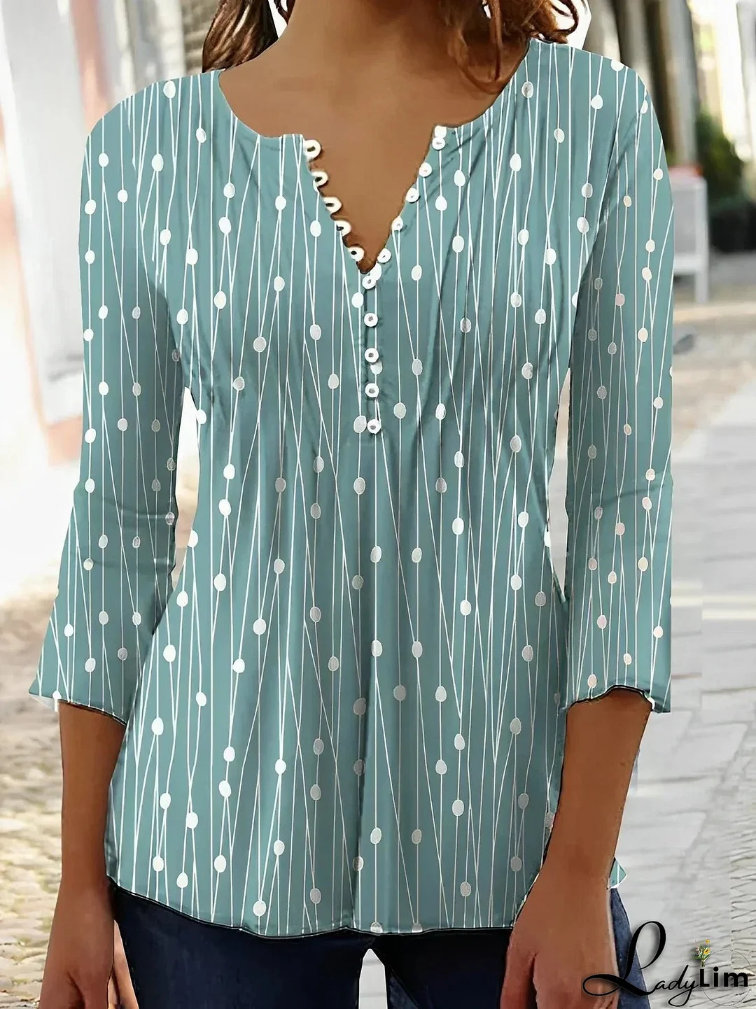 Fashionable and Minimalist Blouse