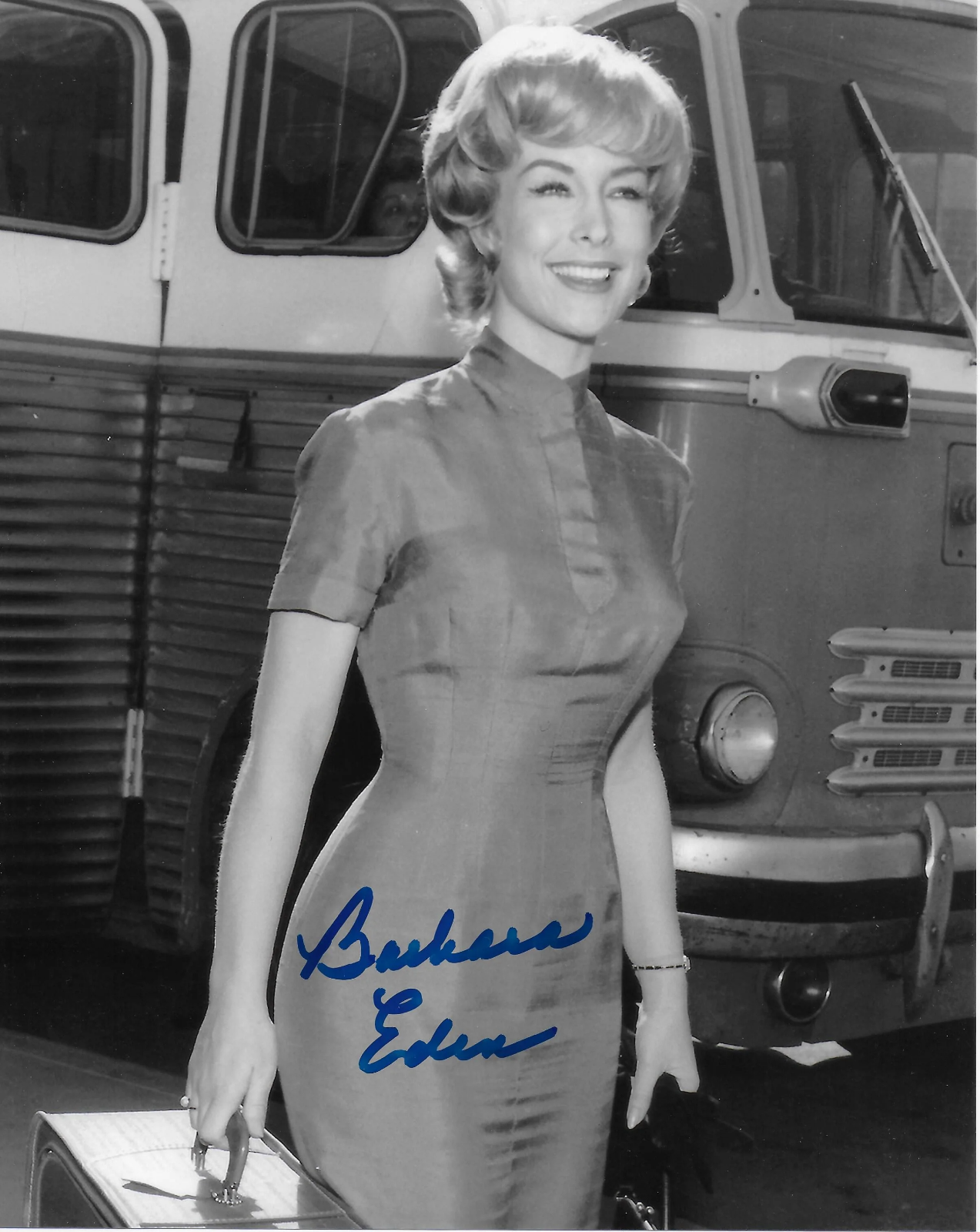 Barbara Eden I Dream of Jeannie 8x10 Photo Poster painting #28 signed at The Hollywood Show