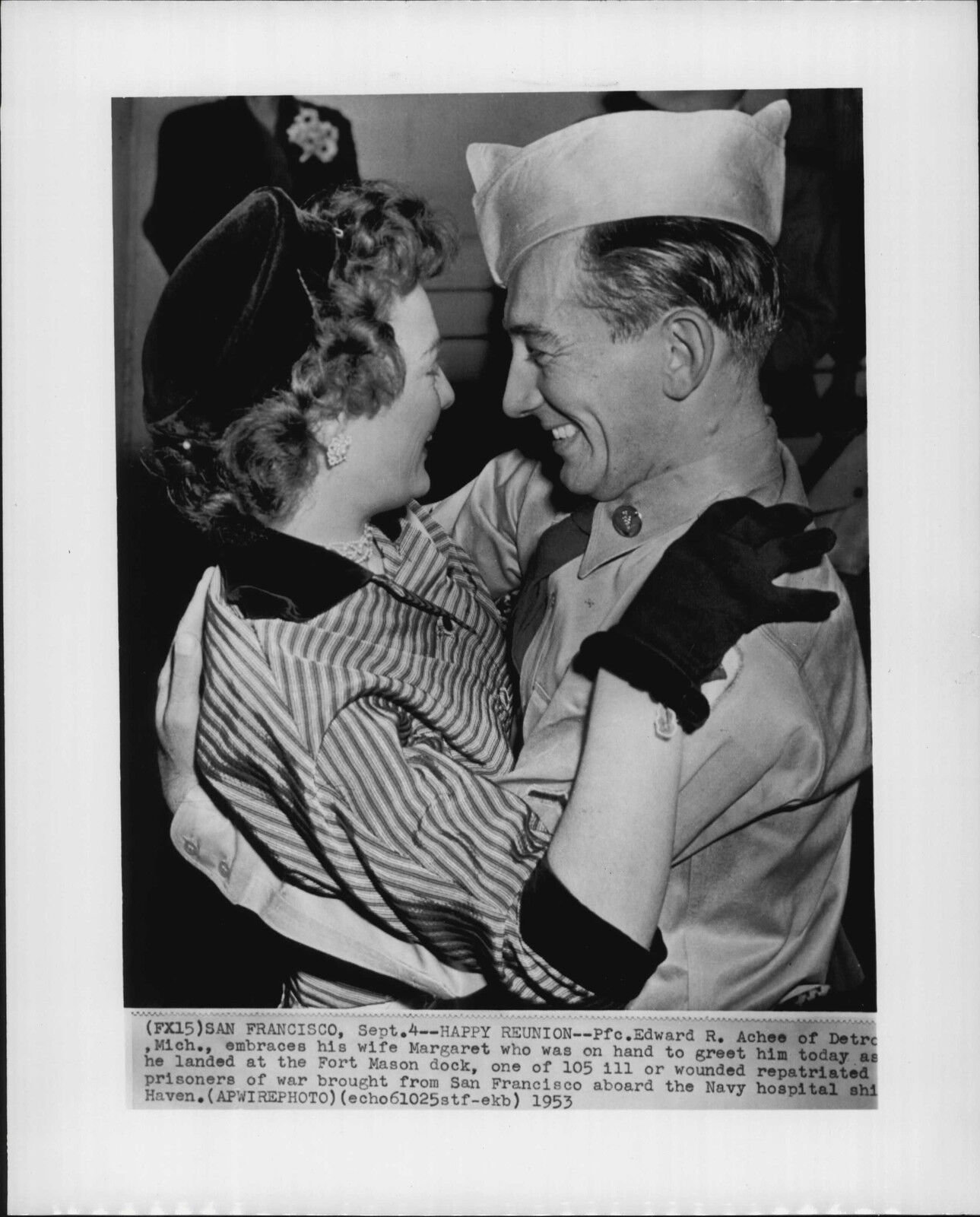 Returned Prisoner Edward Aches Greets Wife 1953 Korea War Press Photo Poster painting