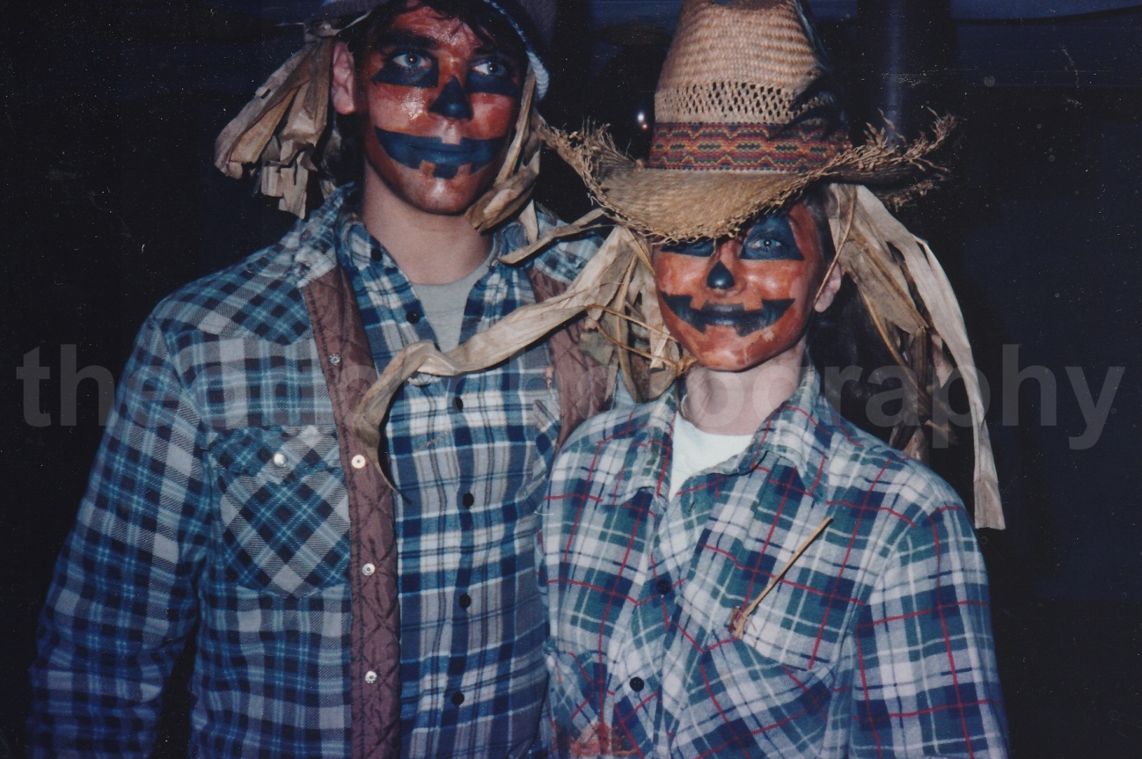 FOUND HALLOWEEN Photo Poster paintingGRAPH ColorOriginal Snapshot VINTAGE 22 34