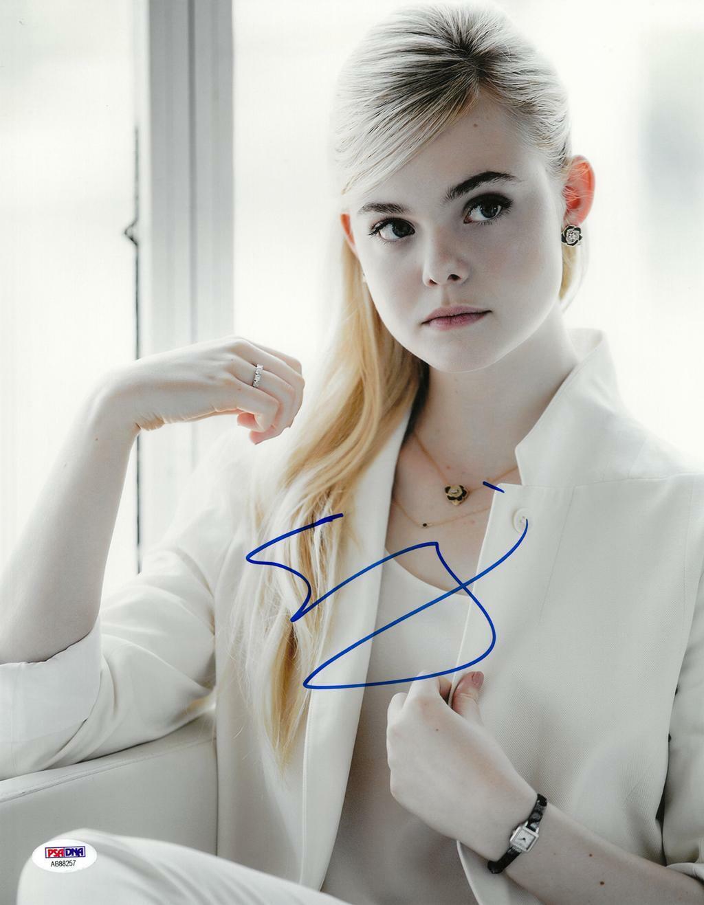 Elle Fanning Signed Authentic Autographed 11x14 Photo Poster painting PSA/DNA #AB88257