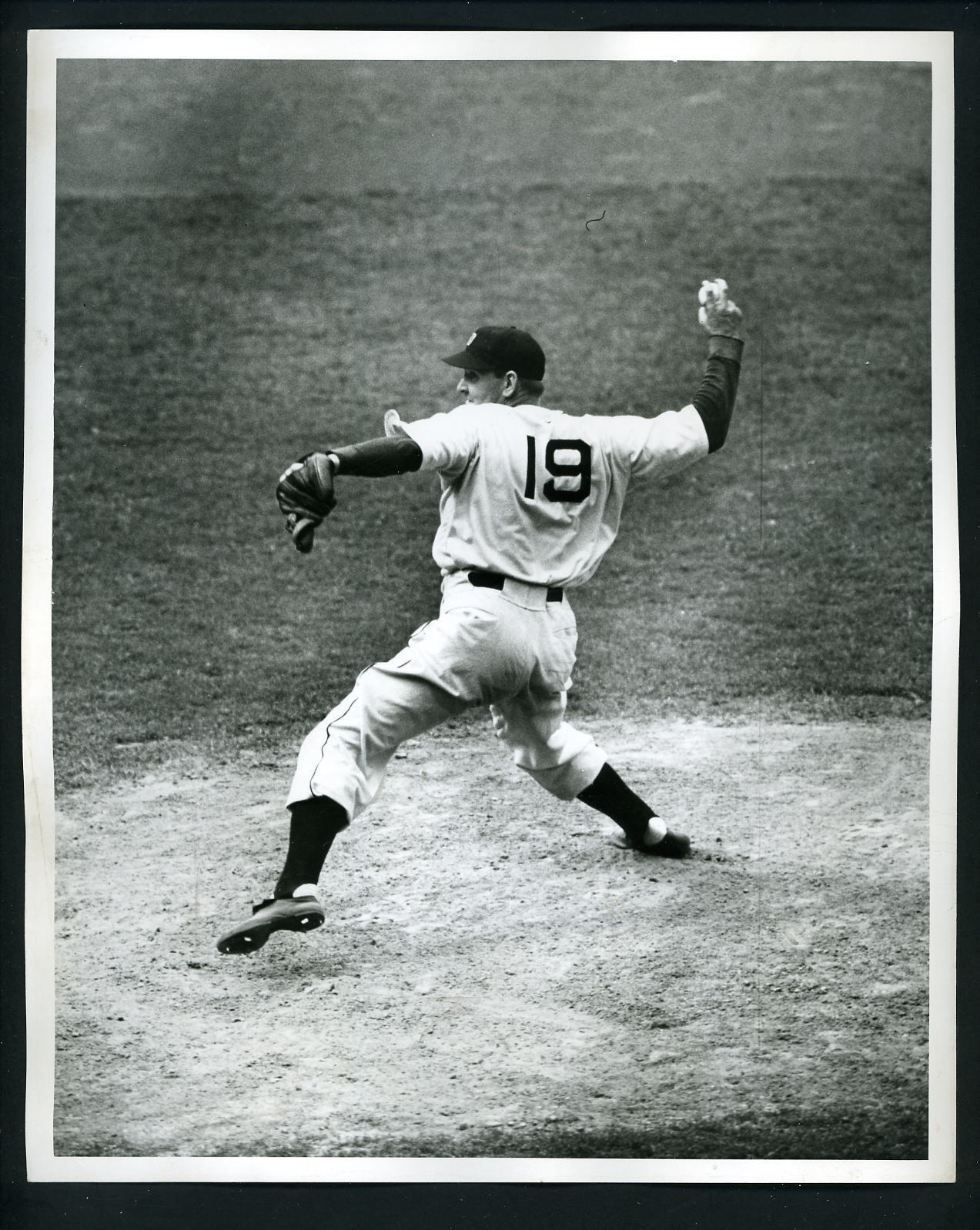 Al Benton action pitching 1945 Press Wire Photo Poster painting Detroit Tigers