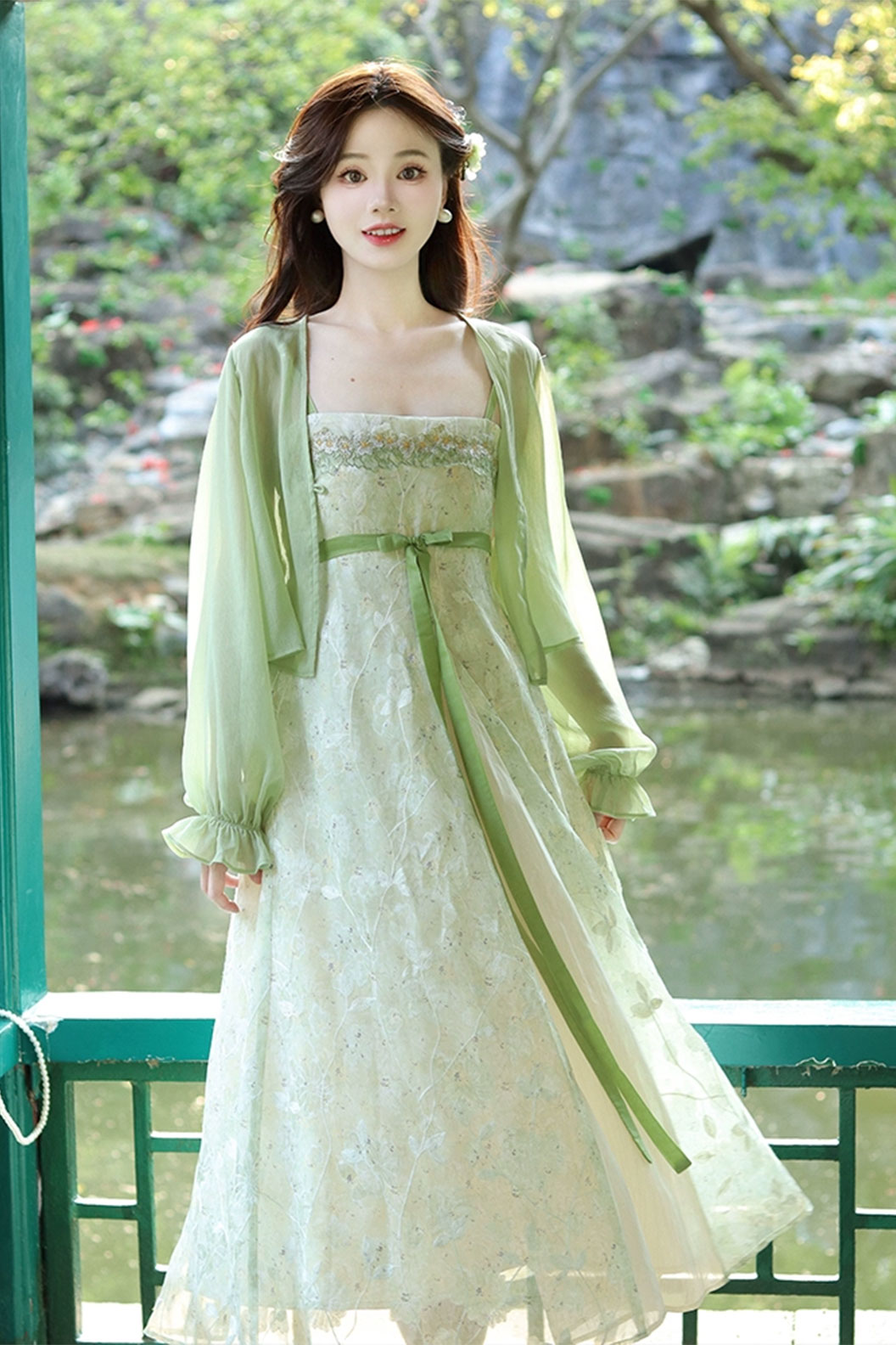 Modern Hanfu in White and Green with New Chinese Style - fenglingmuyu 风铃木语 Stupa Stones