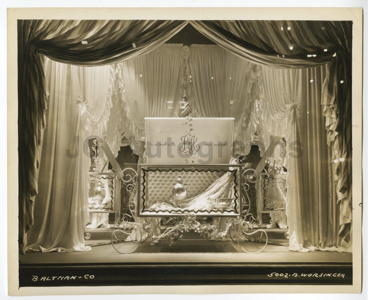 B. Altman & Co. NYC Fifth Avenue Window Display Vintage 8x10 Photo Poster painting (1940s)