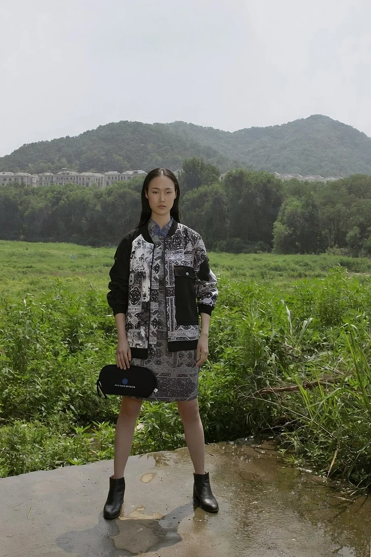 AGA KHAN MUSEUM X JUMA Logo Series Travel Bag  - 3 Recycled Water Bottles - Black