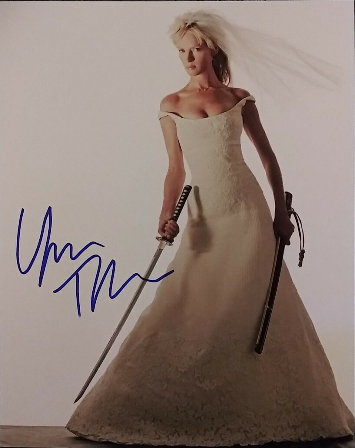 Uma Thurman signed 8 x 10