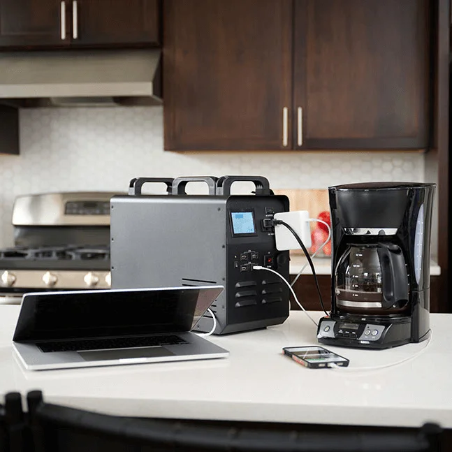 GENERATOR WITH 5000 CHARGE CYCLES &ndash; WITH SOLAR PANELS