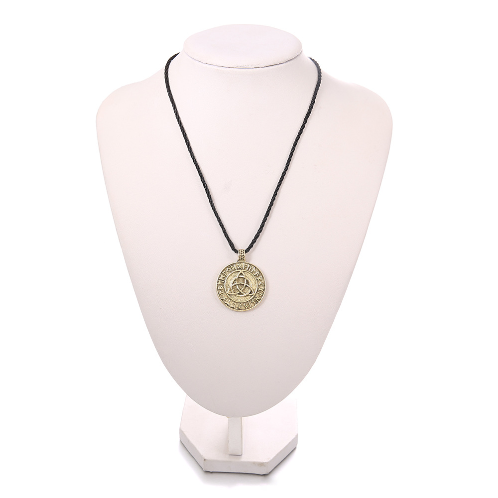 Retro Triangle Knot Viking Pendant Necklace Men's Slavic Cow Leather